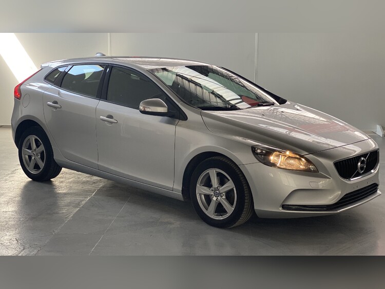 Volvo V40 2.0 D2 KINETIC foto 2